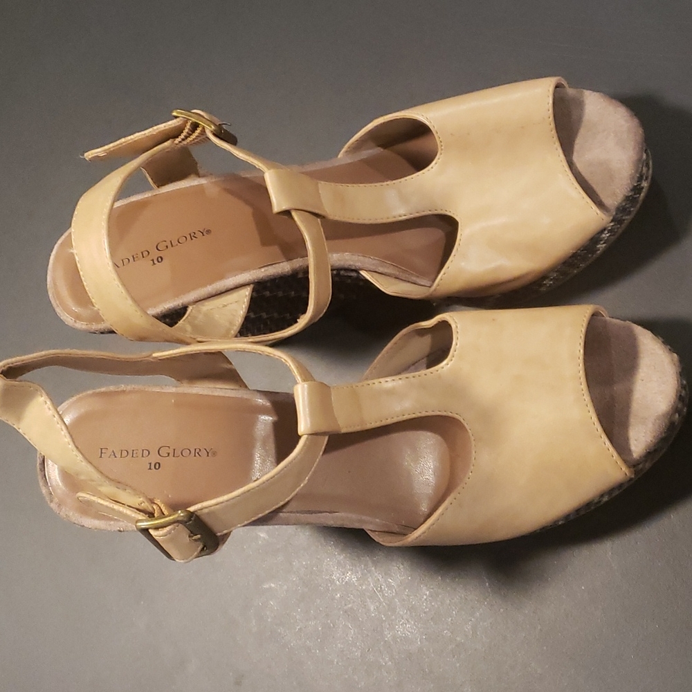 Faded glory size 10 clogs